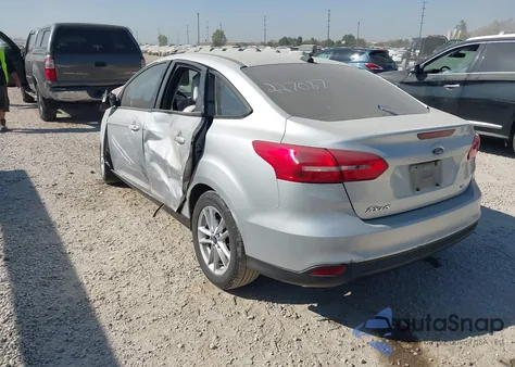 2015 Ford Focus Se z USA, uszkodzony, nr VIN 1FADP3F23FL227087